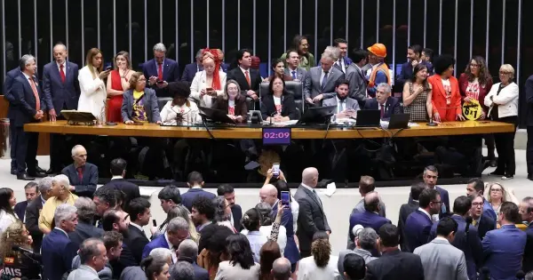 Fim da escala 6x1 volta ao Senado com votação prevista